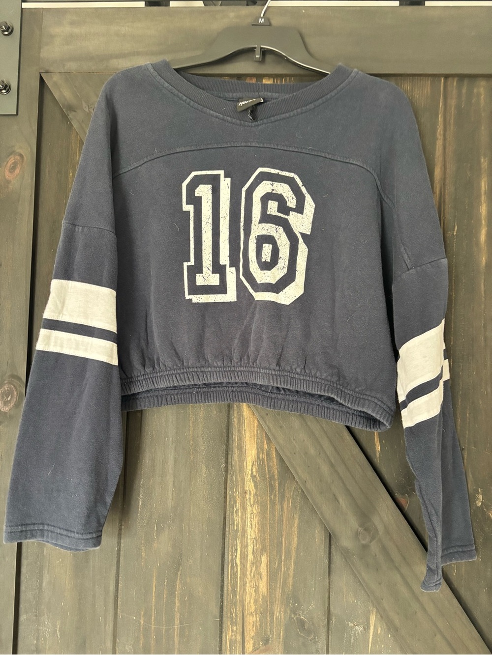 Navy Cropped Sweatshirt with '16' Graphic